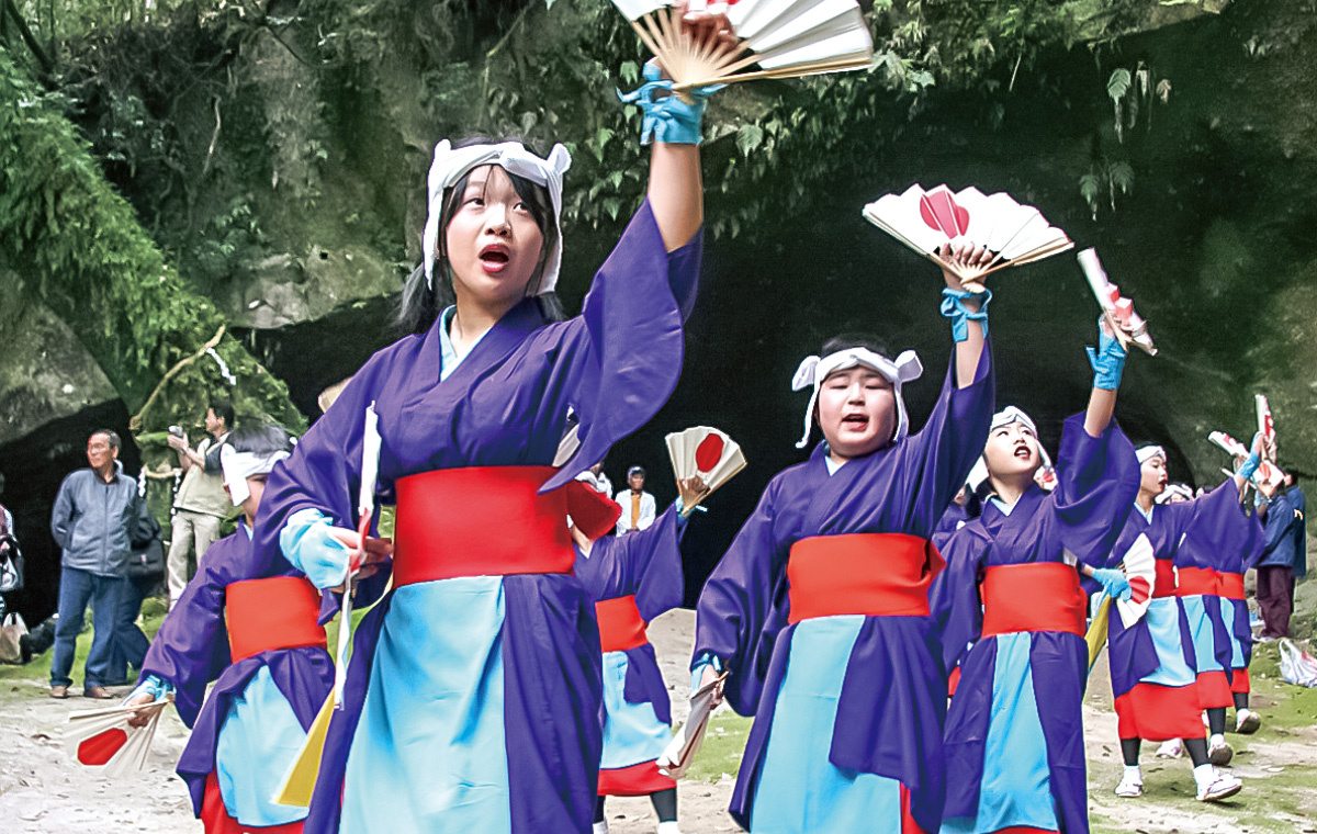 溝ノ口岩穴祭り